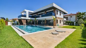 Kemer'de Plaja Yakın Modern Ayrıcalıklı Lüks Villalar